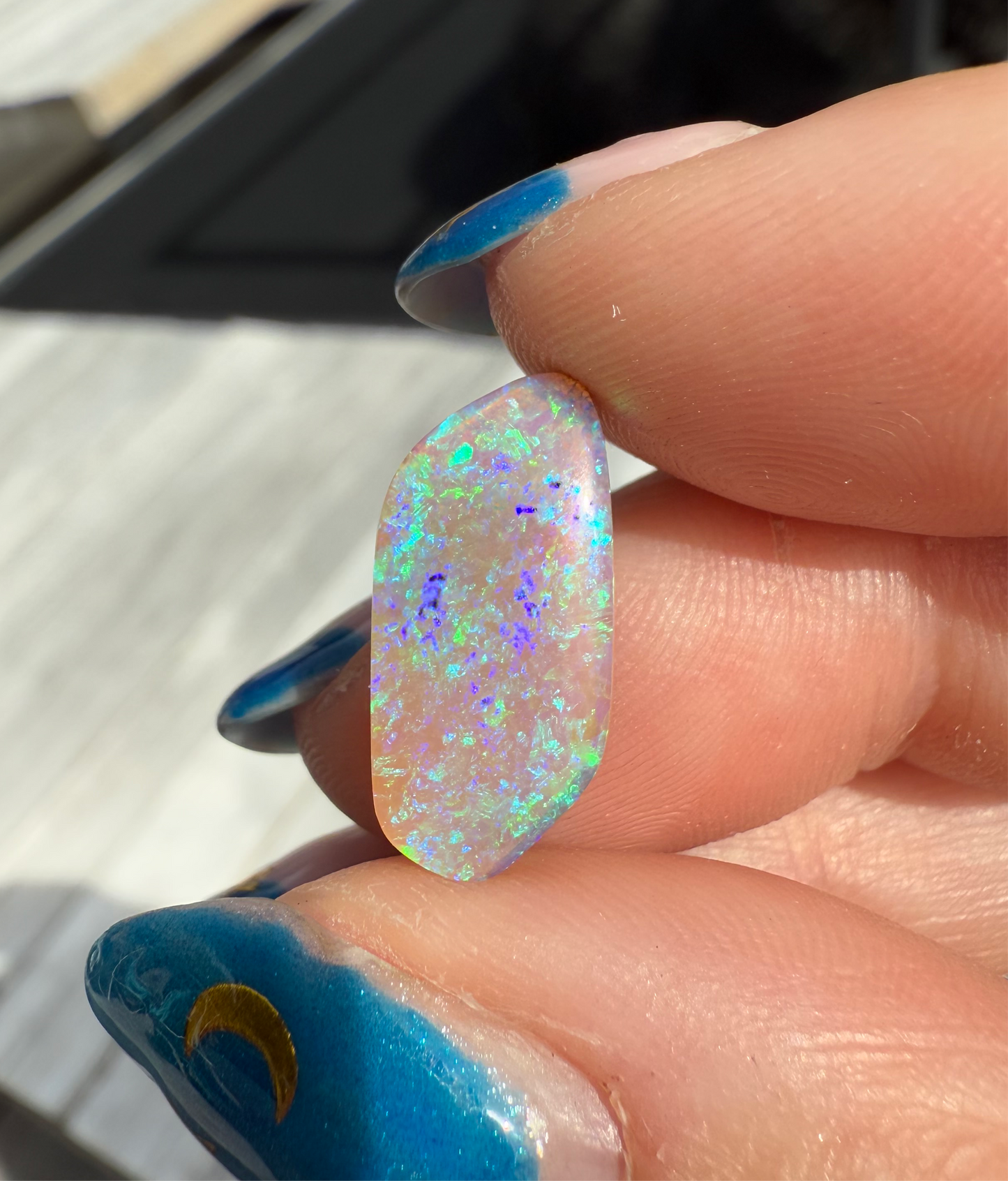 Gemmy pipe opal